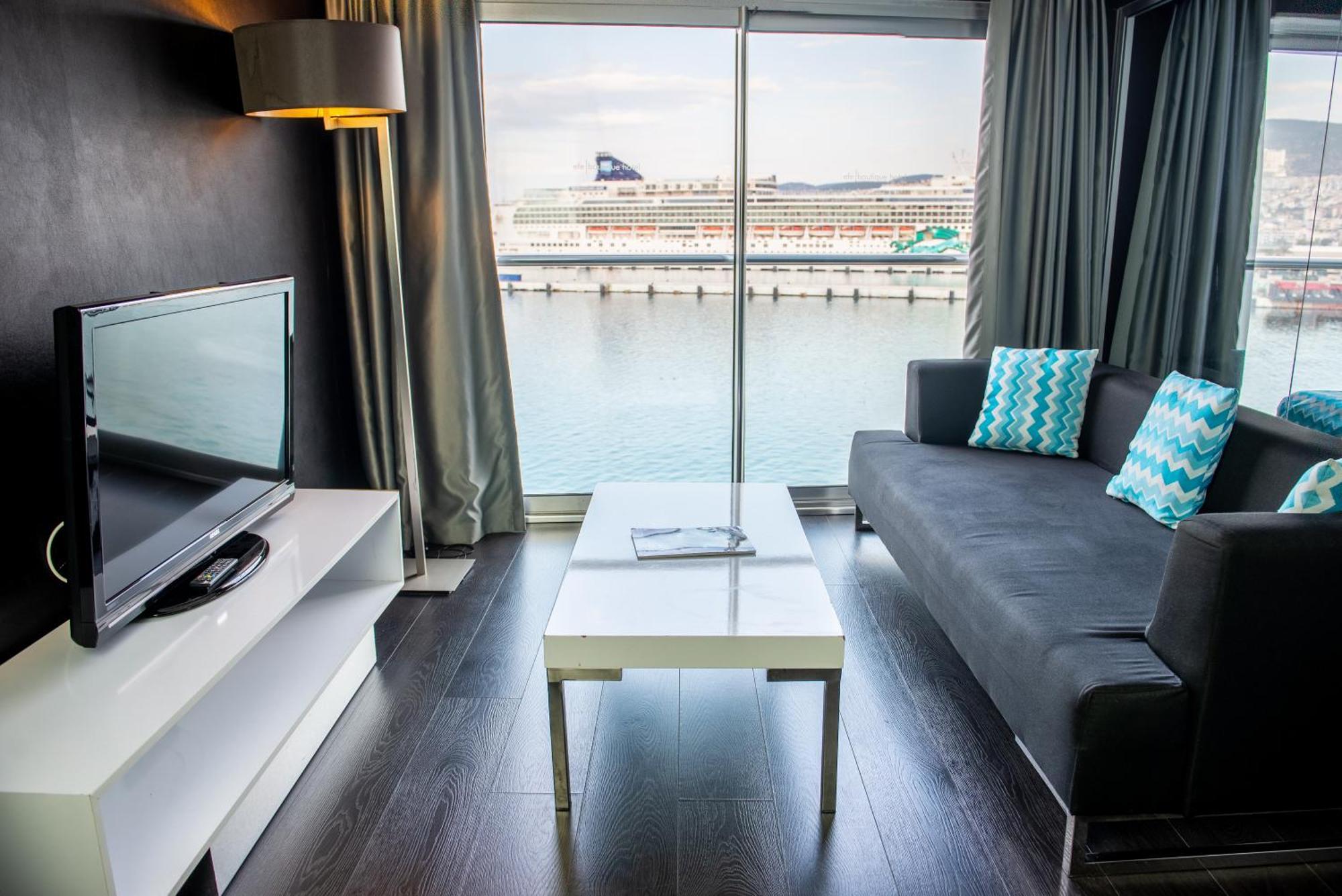 Deluxe Studio,951657919:JPEG