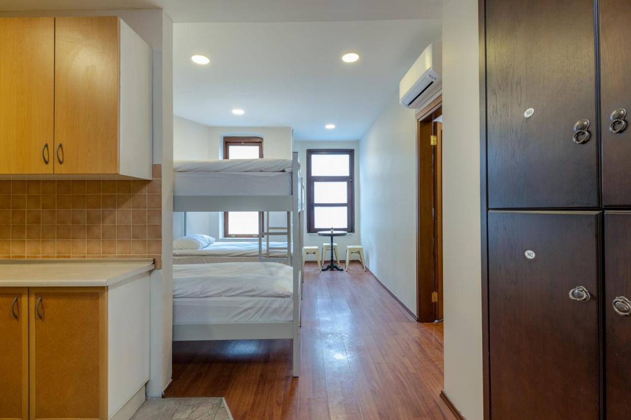 Bed 6-Bed Mixed Dormitory Room