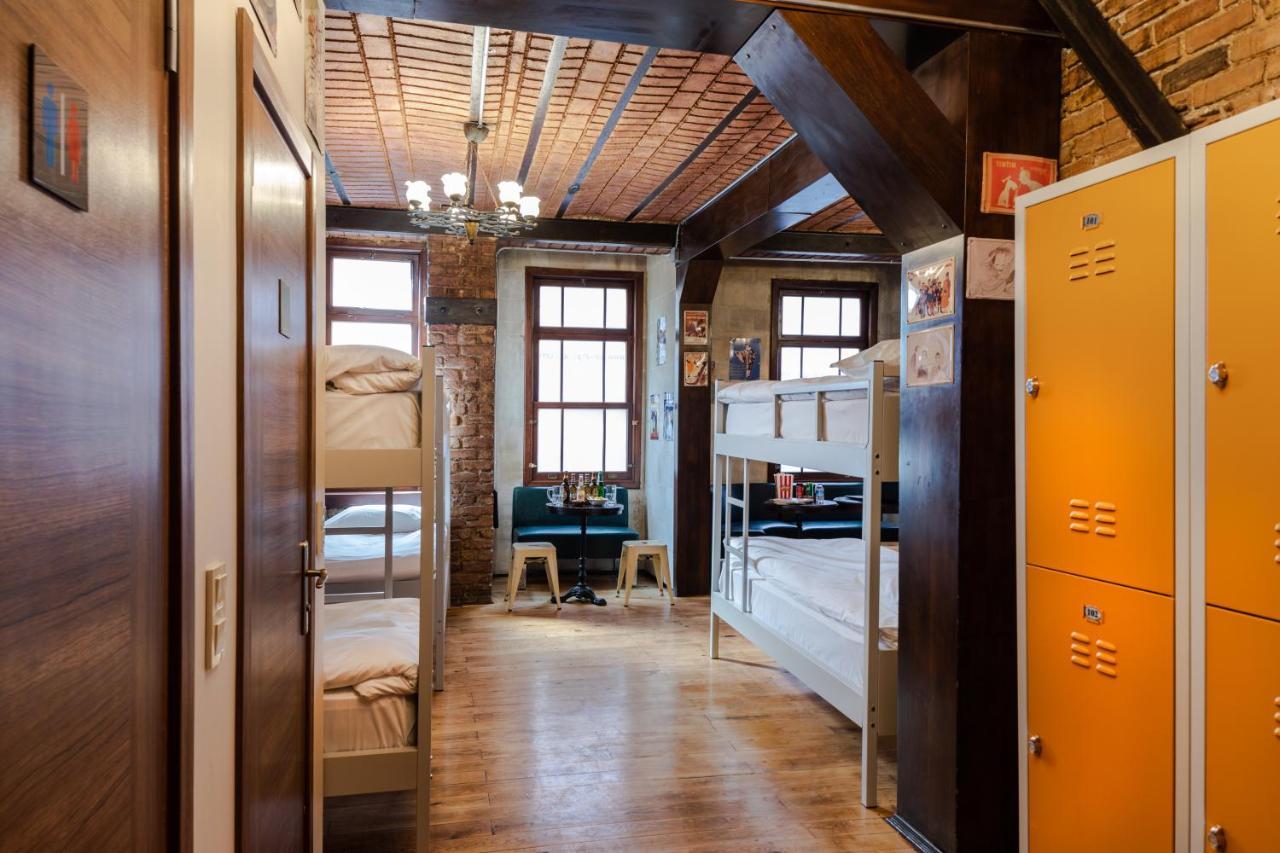 Bed 12-Bed Female Dormitory Room