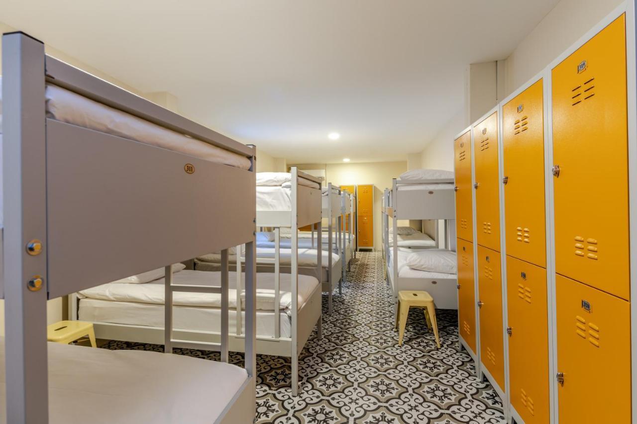 Bed 14-Bed Mixed Dormitory Room