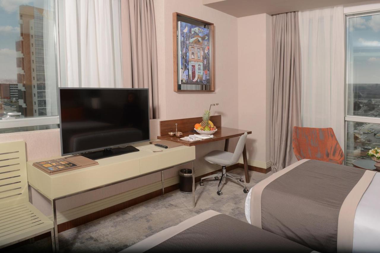Zimmer mit Kingsize-Bett