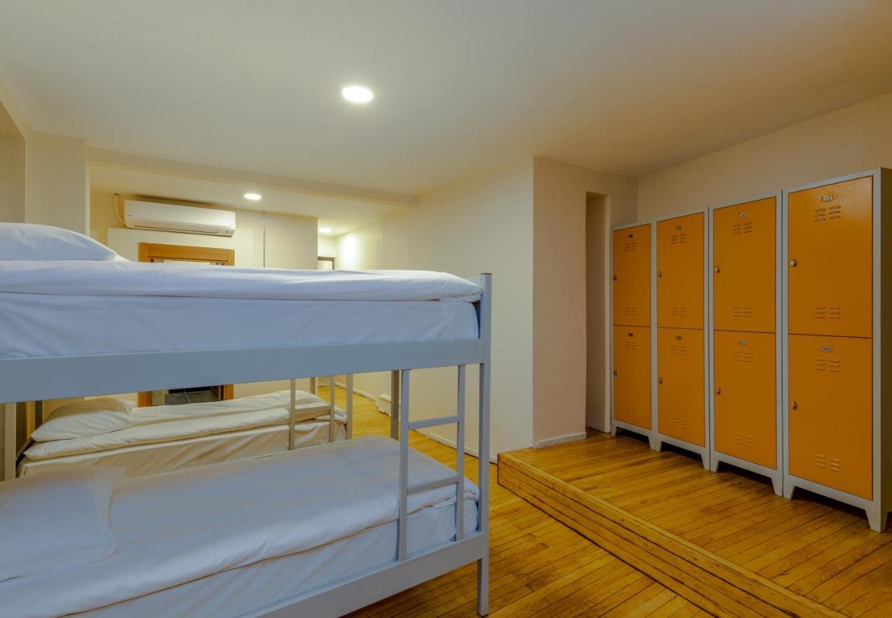Bed 8-Bed Mixed Dormitory Room