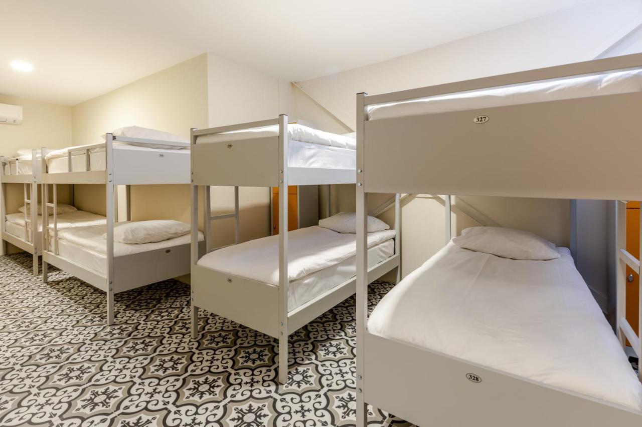 Bed 14-Bed Mixed Dormitory Room