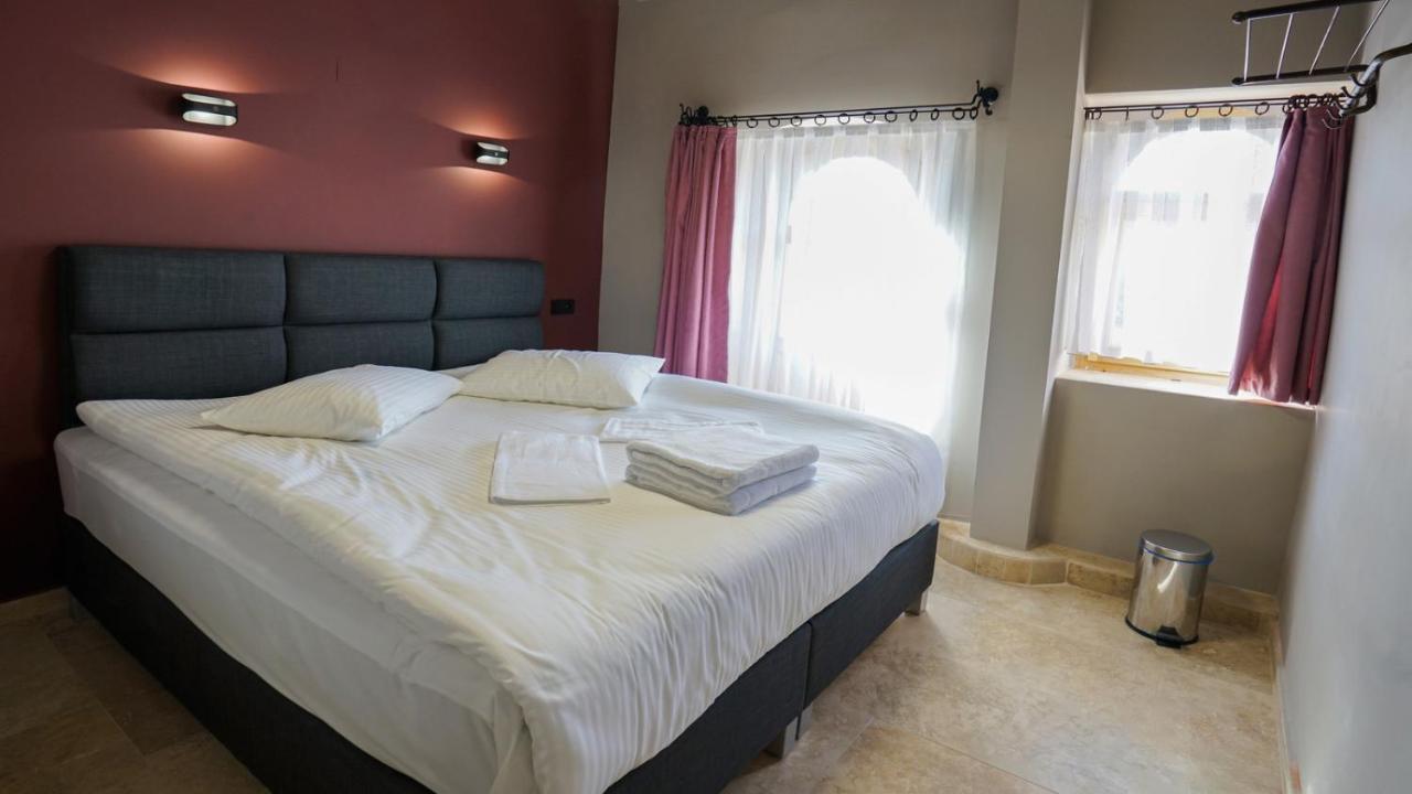 Standard Double or Twin Room with Balcony,978592759:JPEG