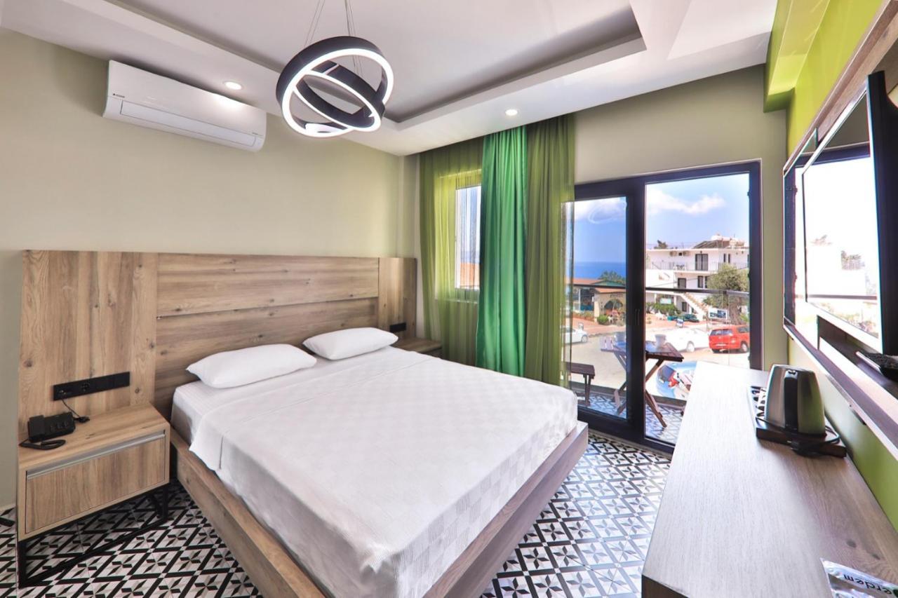 Doppelzimmer mit Balkon und Meerblick