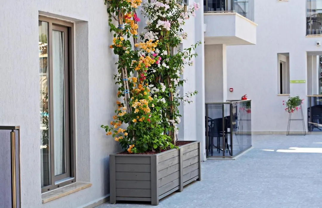 Queen Residences & Apart Hotel-1