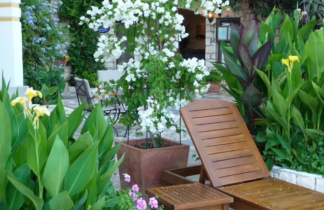 Hadrian Hotel-1