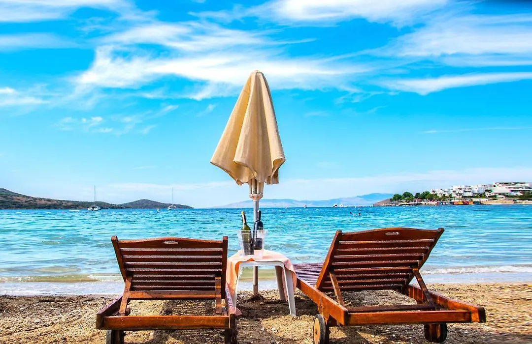 Blue Bay Beach Hotel (Adults Only)-1