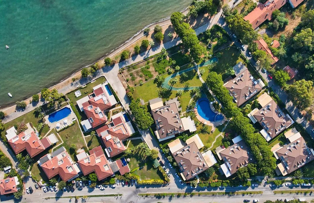 1 Bedroom Seafront Apart W/Pool, Garden, Free Wifi-1