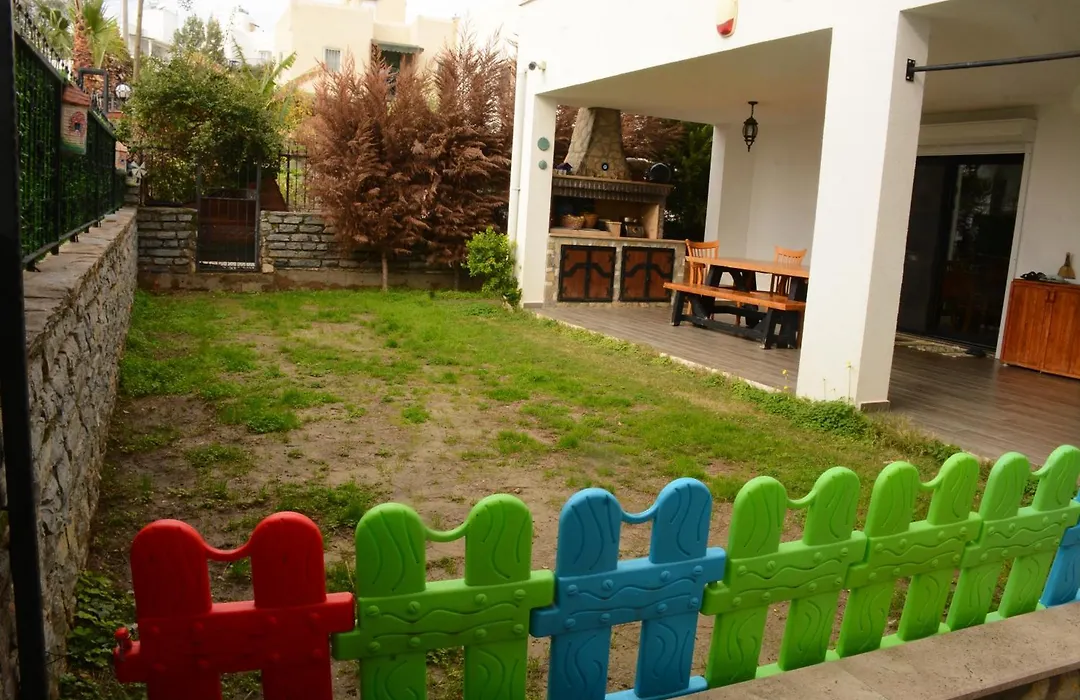 Bodrum-Bitez Arasinda, Huzurlu Bir Aile Evi-1