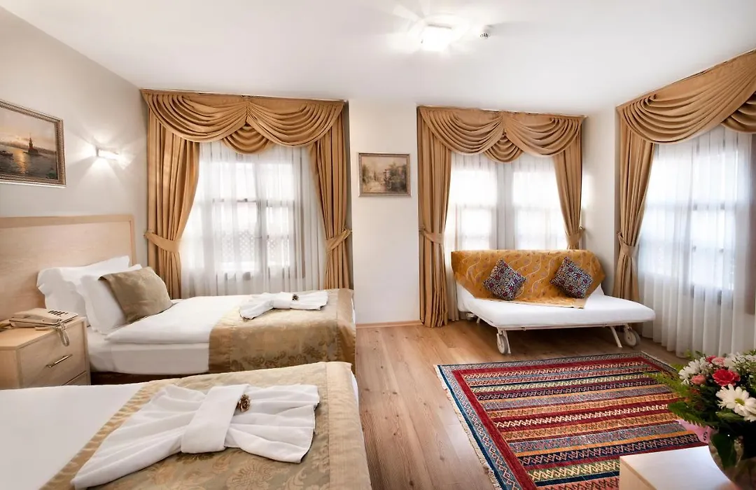 Room In Guest Room - Anice Family Room With Buffet Breakfast Very Close To Blue Mosque-1