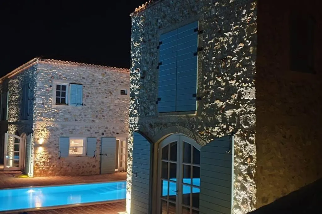 Magnificent Stone House Villa 14 Beds 7 En-Suite Rooms Cesme-1