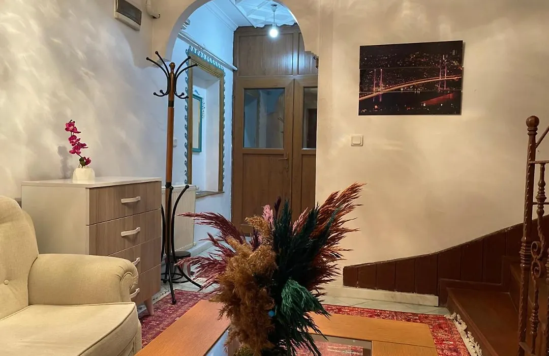 Balat'Ta Tarihi Bina-1