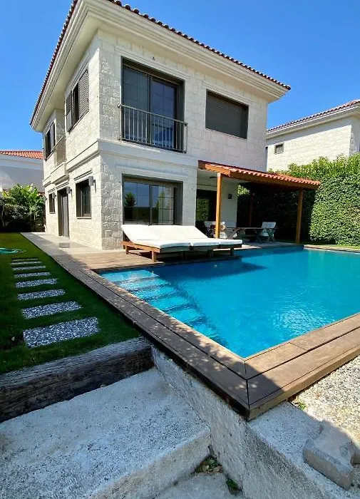 ☆Neue Luxus-Gartenvilla Mit Grossem Pool!☆-1