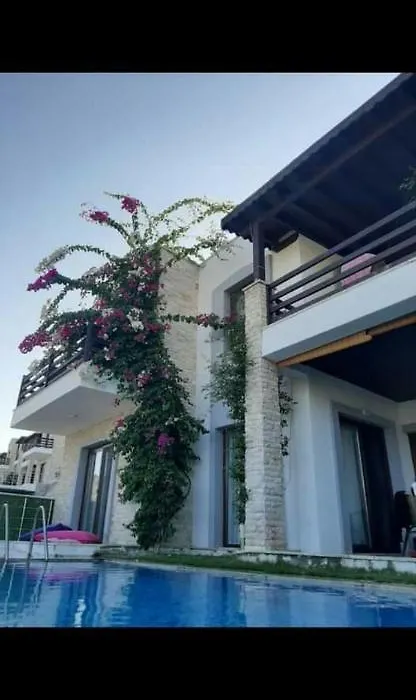Lueks Muestakil Villa-1