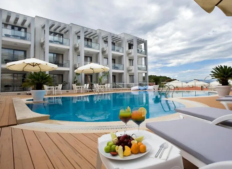 Captain Hotel-1