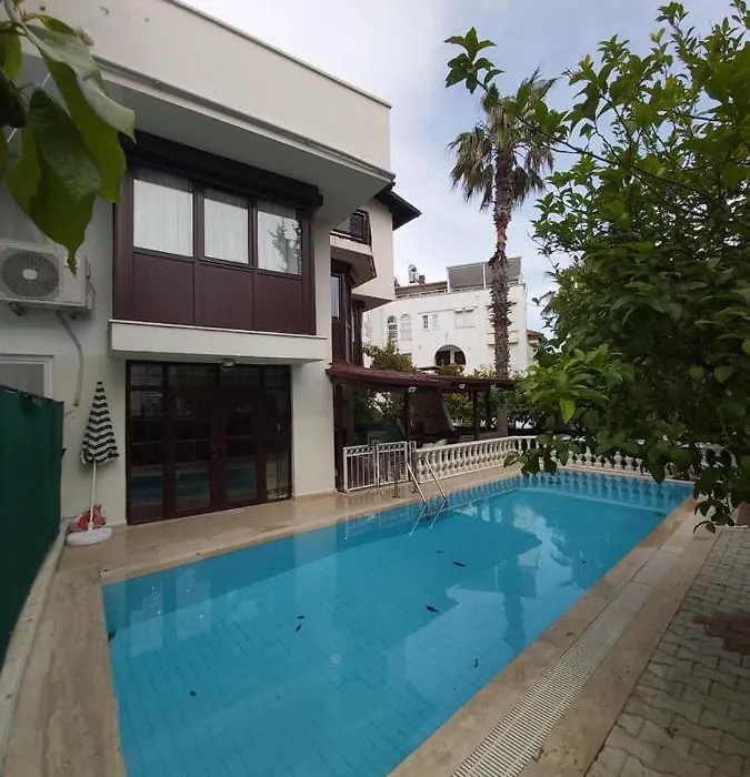 Havuz Olanagi Sunan Rahat Muestakil Villa-1