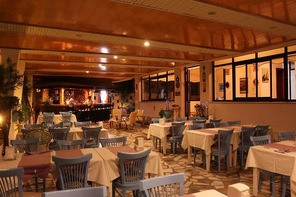 Arya Hotel-1