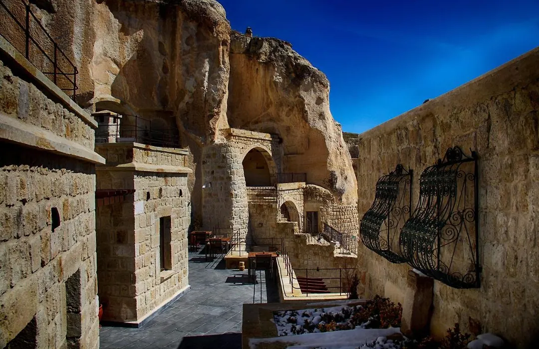 1811 Cave Hotel-1
