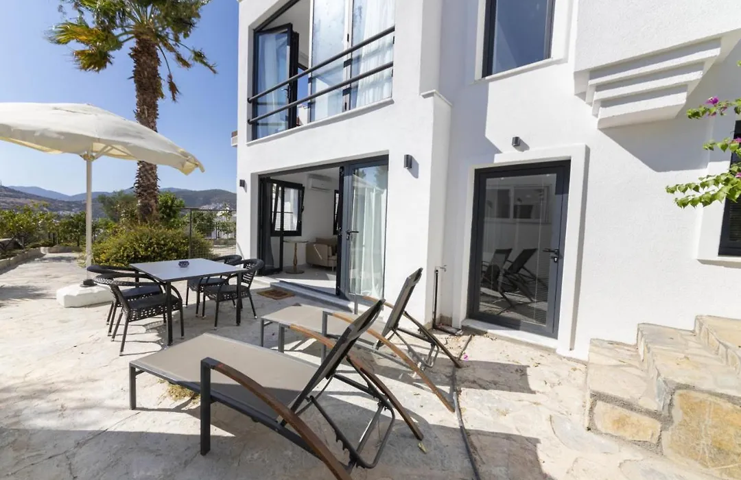 Pleasant Flat With Garden In The Heart Of Bodrum-1