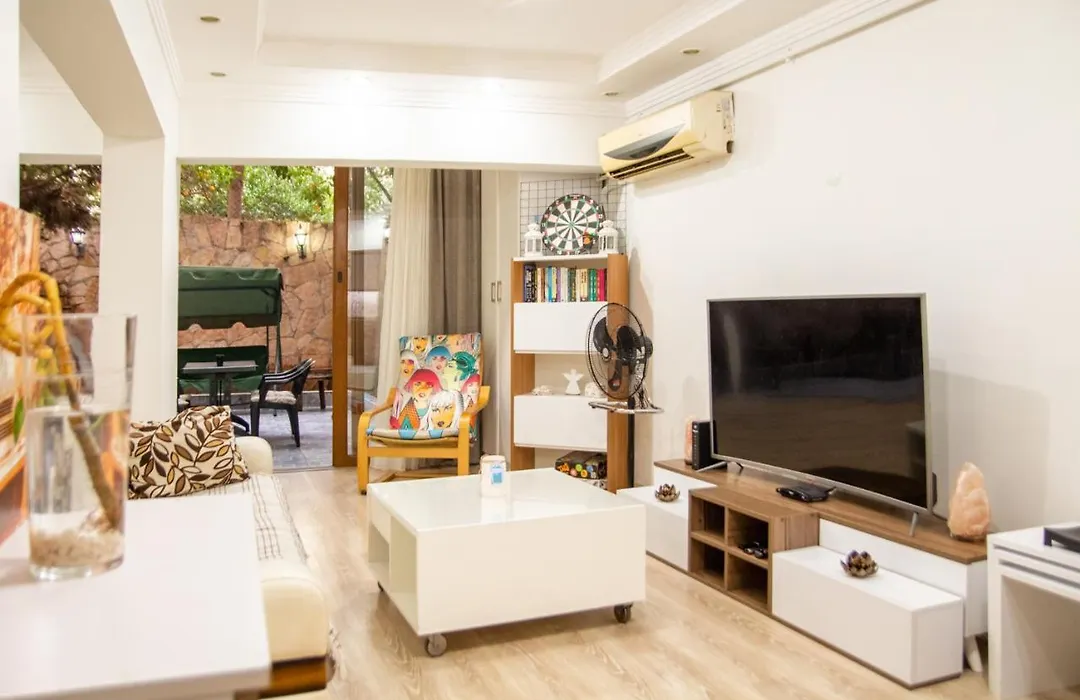 Modern Flat With Backyard Close To Karsiyaka Coast-1