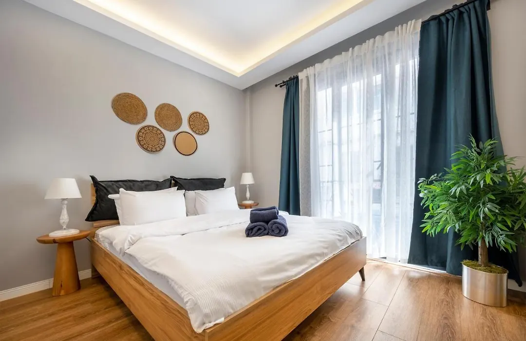 Stylishly Decorated 1Br Flat With Ac In Cihangir-1
