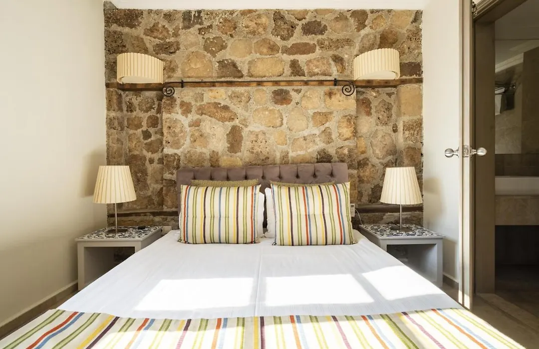 Glamorous Flat With Jacuzzi Near Hadrians Gate-1