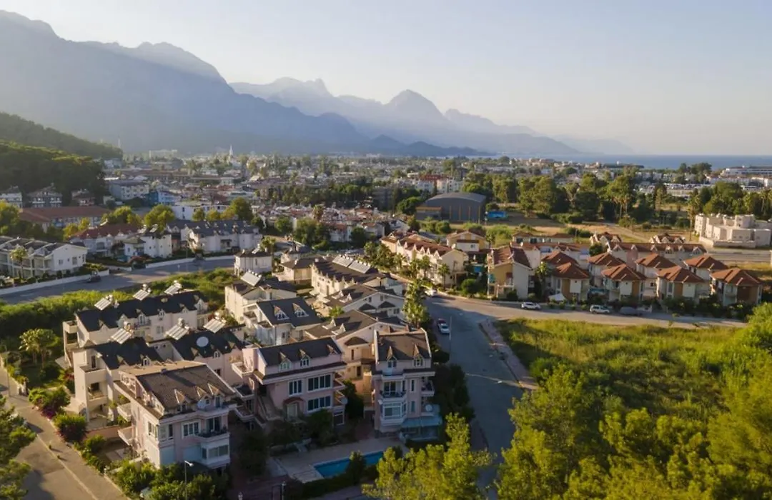 Central Villa With Garden And Pool In Kemer-1