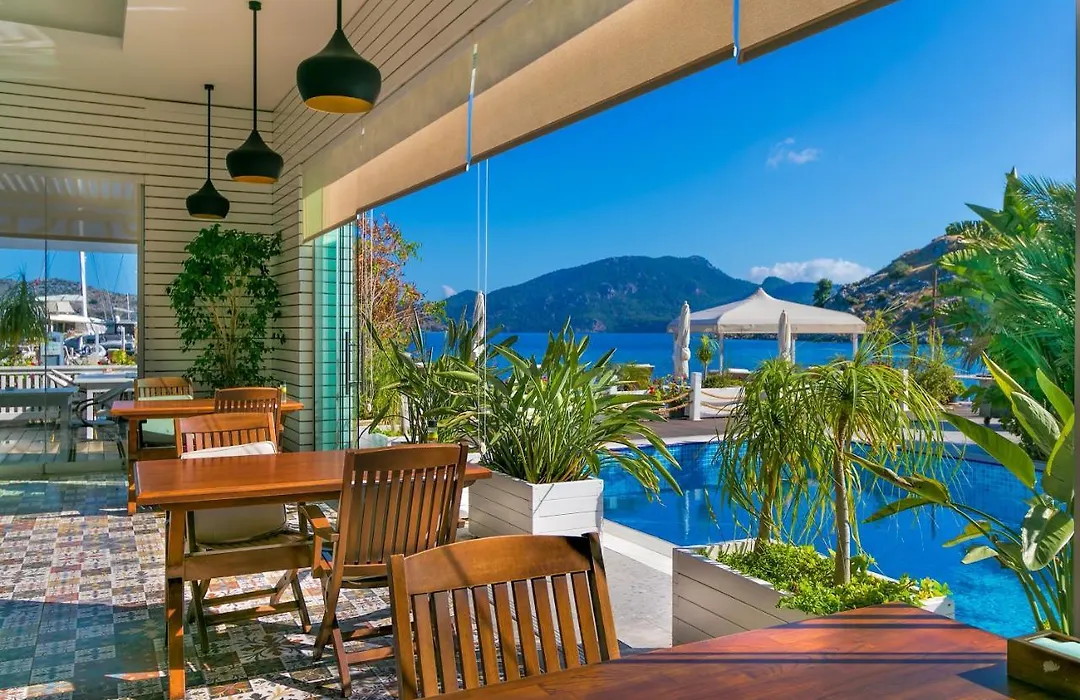 Big Poseidon Boutique Hotel & Yacht Club-1