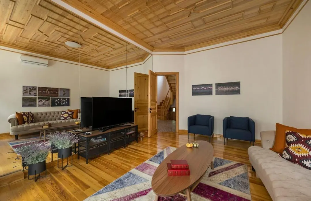 Newly Renovated Lavish Historic 6Br House! #102-1