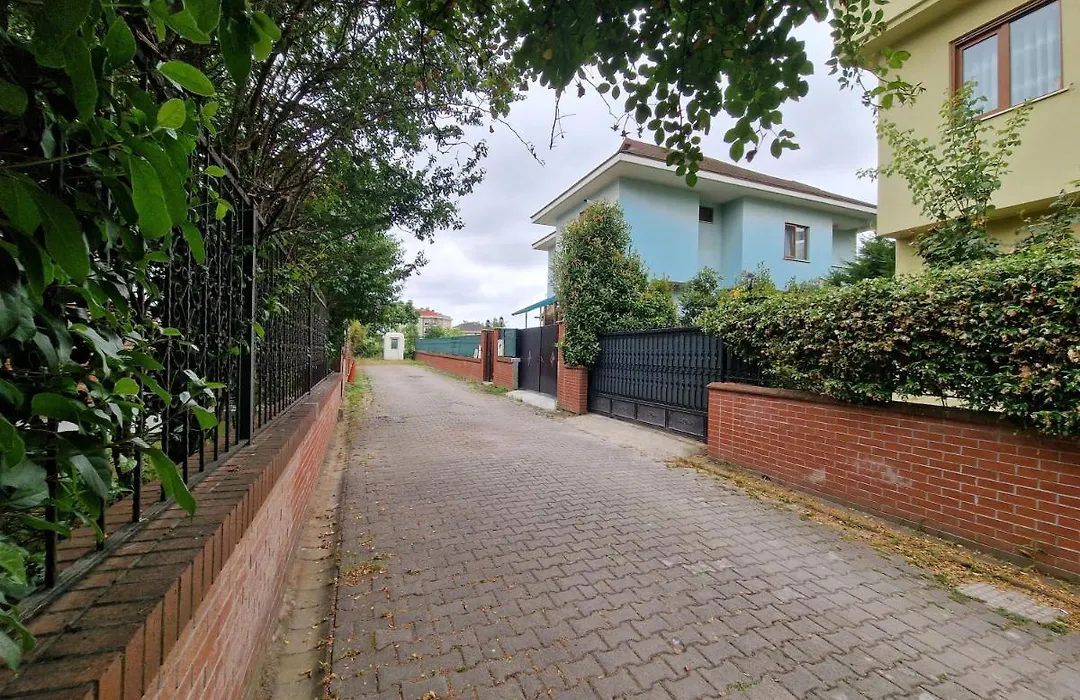 Detached 2 Floor Villa With 4 Rooms And Garden-1
