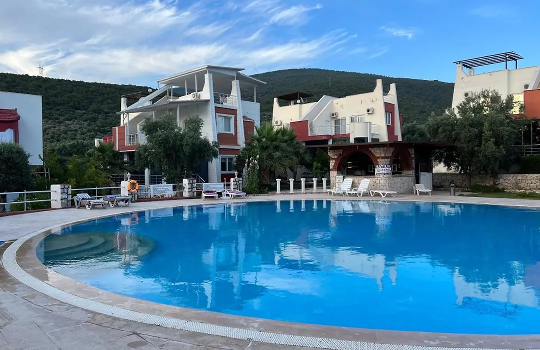 Site Icerisinde Havuzlu Villa-1
