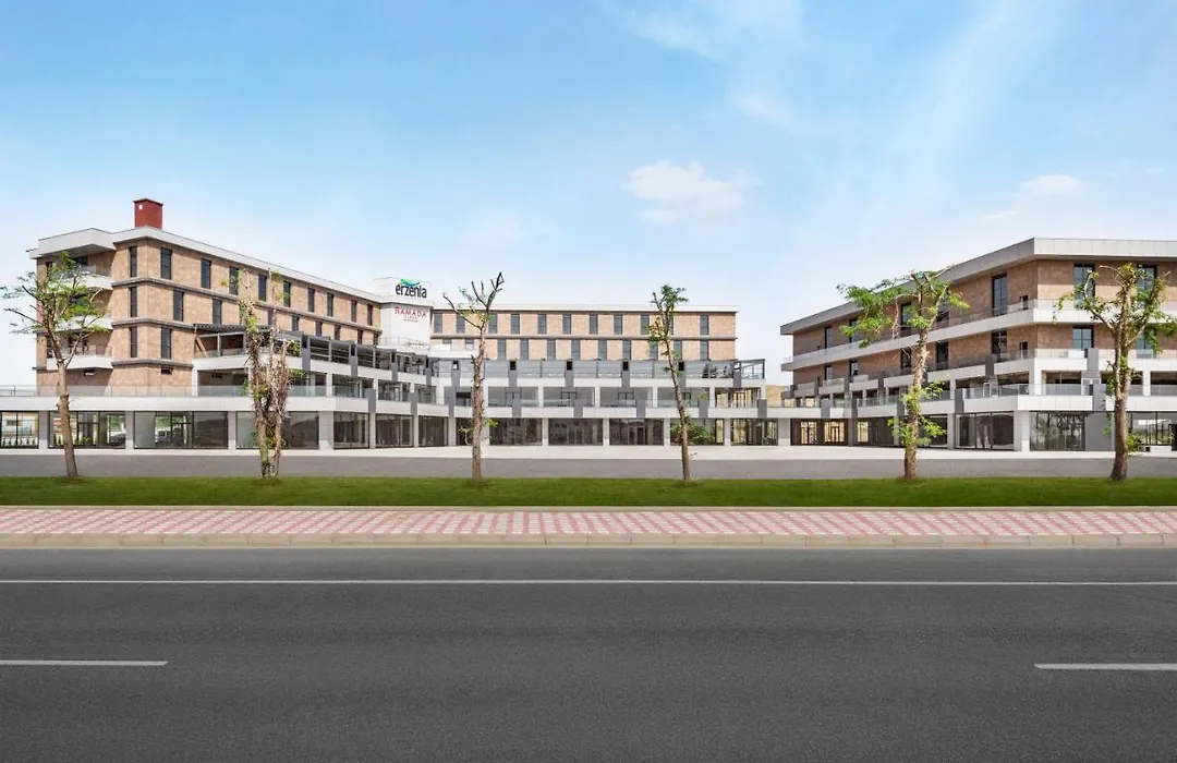 Ramada Plaza By Wyndham Batman-1