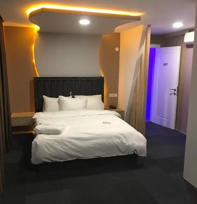 Marit Blue Otel-1