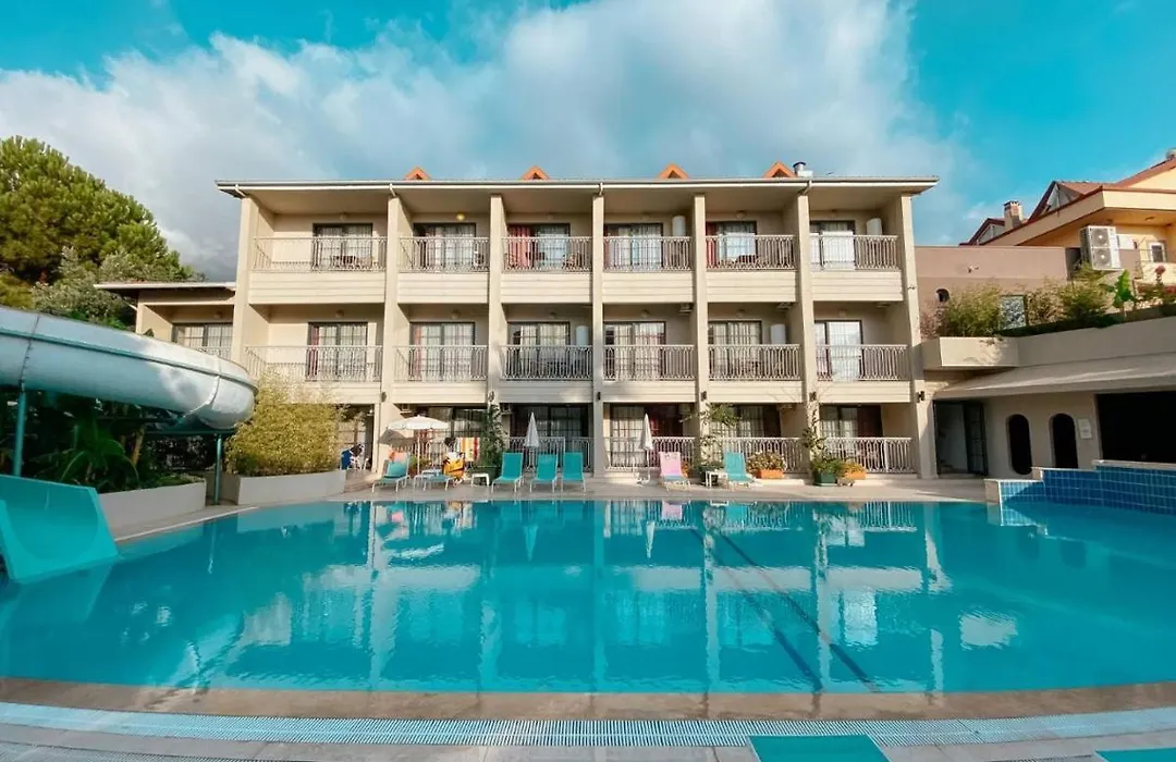Oeluedeniz 1+1 Yuezme Havuzlu Ve Jakuzili Modern Yazlik-1