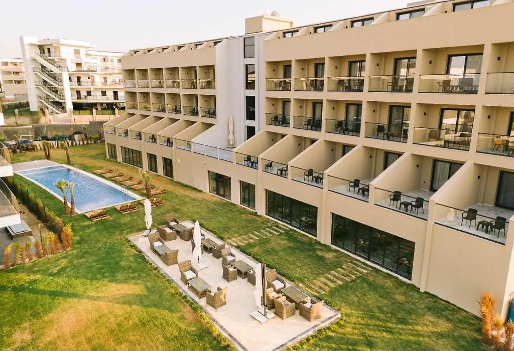 Ramada Cesme-1