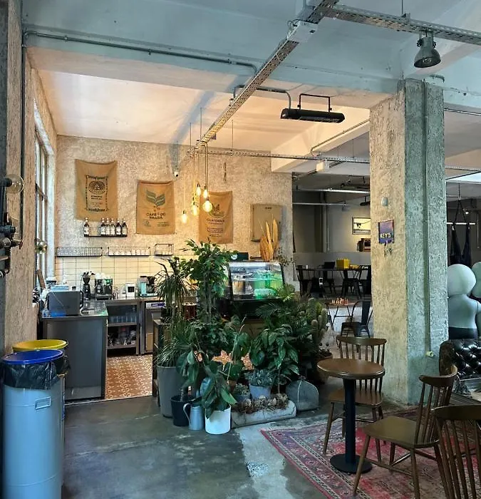 Koza Hostel Coffee & Chill-1