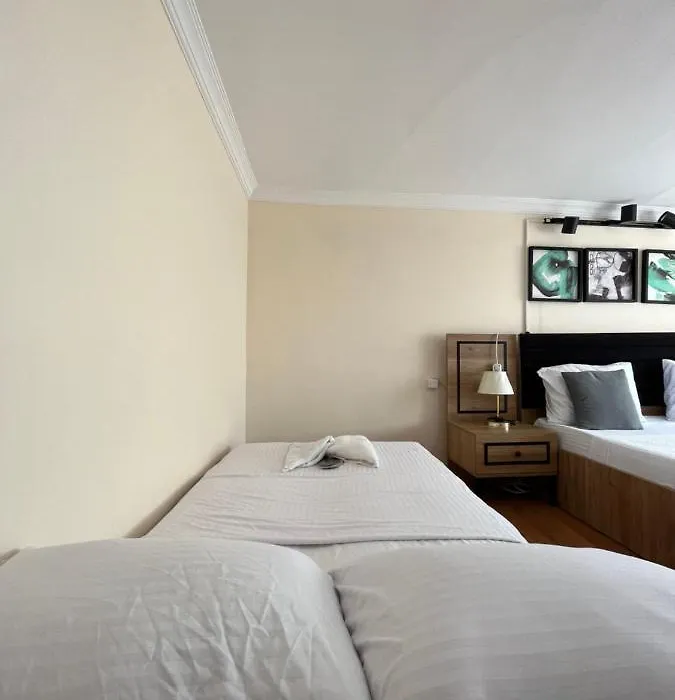 8. Taksimde Suit Deluexe Otel-1