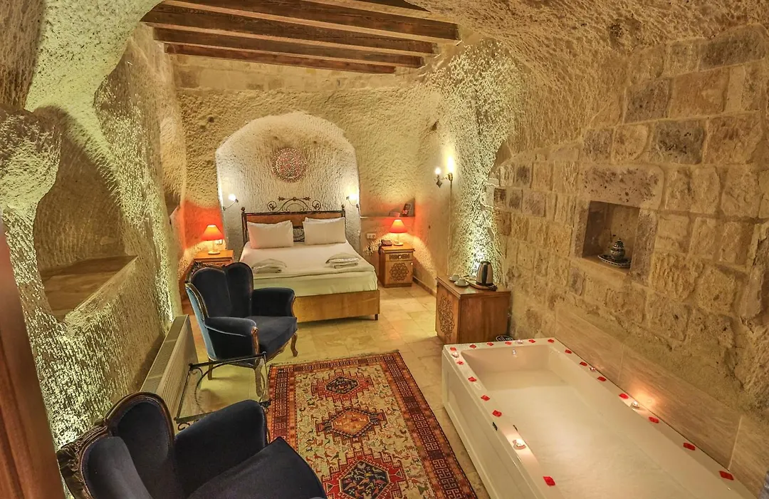Bedrock Cave Hotel (Adults Only)-1