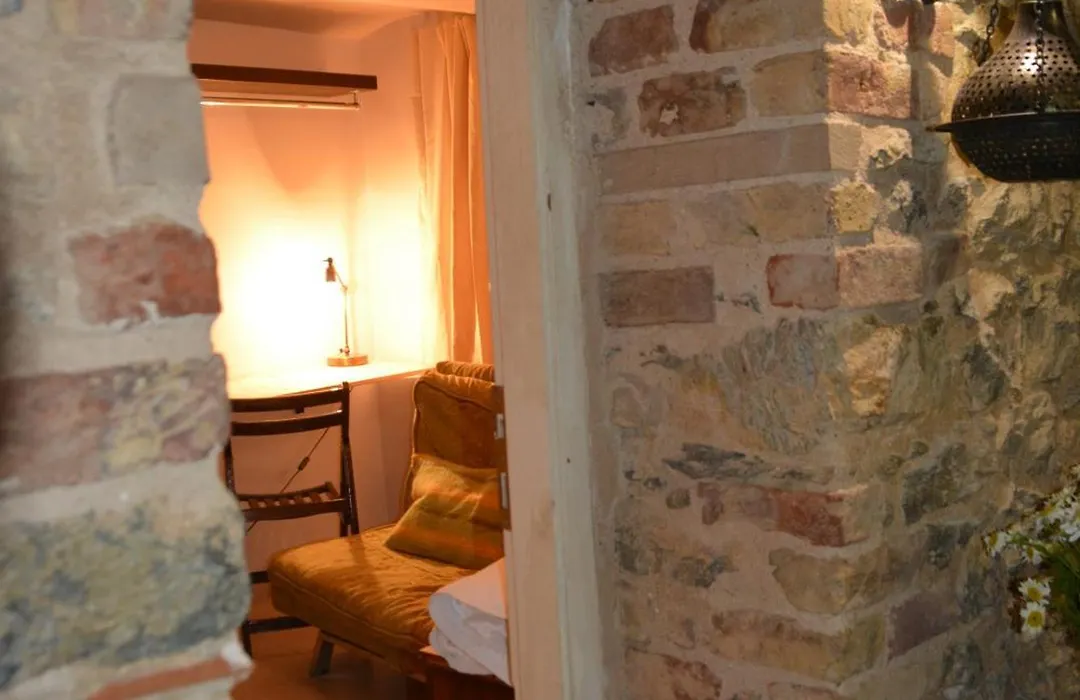 Kaboom Showroom & Guesthouse-1