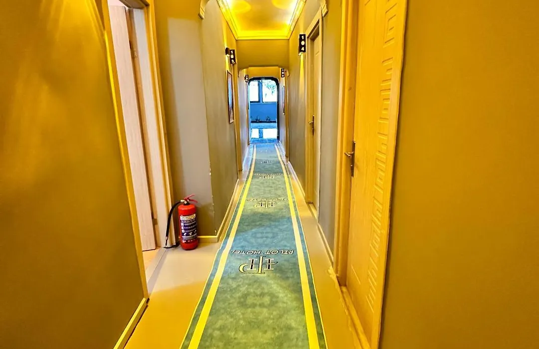 Pilot Hotel-1