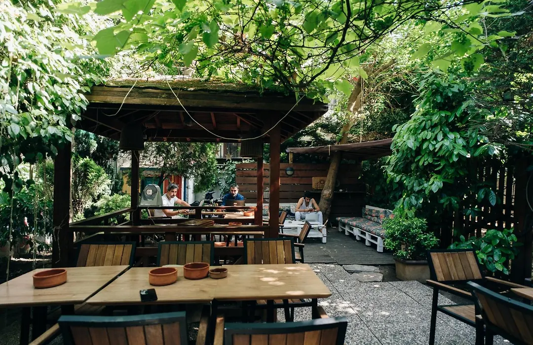 Hush Hostel Lounge-1