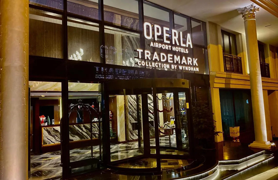 Trademark By Wyndham Operla Airport Hotels Arnavutkoey-1