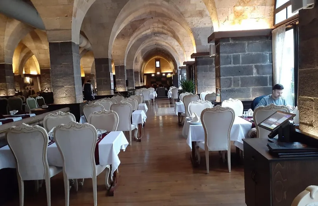Bayazhan Hotel Ve Restaurant-1