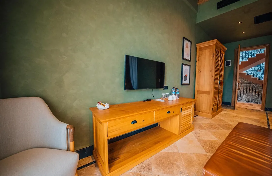 The Remote Hotel-1
