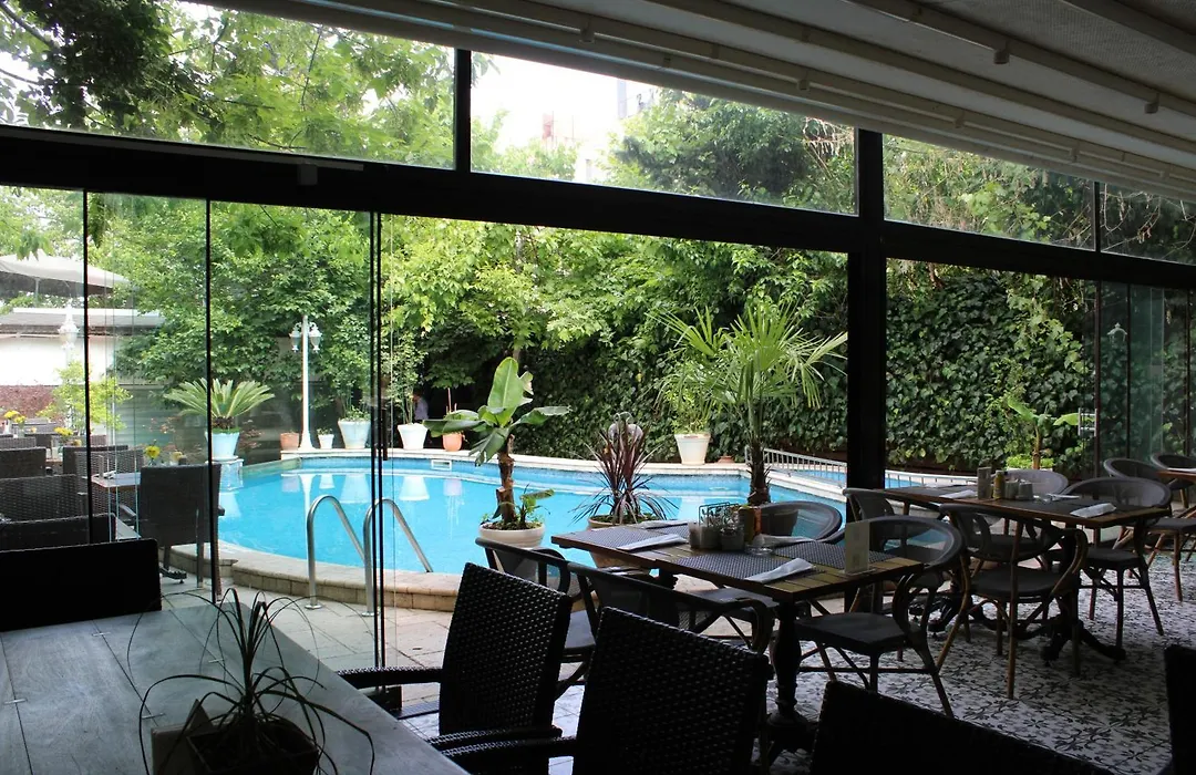 Villa Blanche Hotel Spa & Garden Pool-1