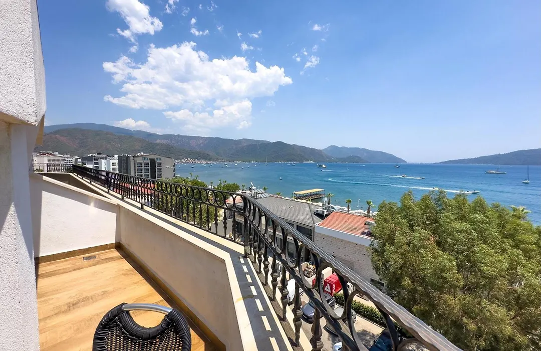 Aurasia Sea Side Hotel-1