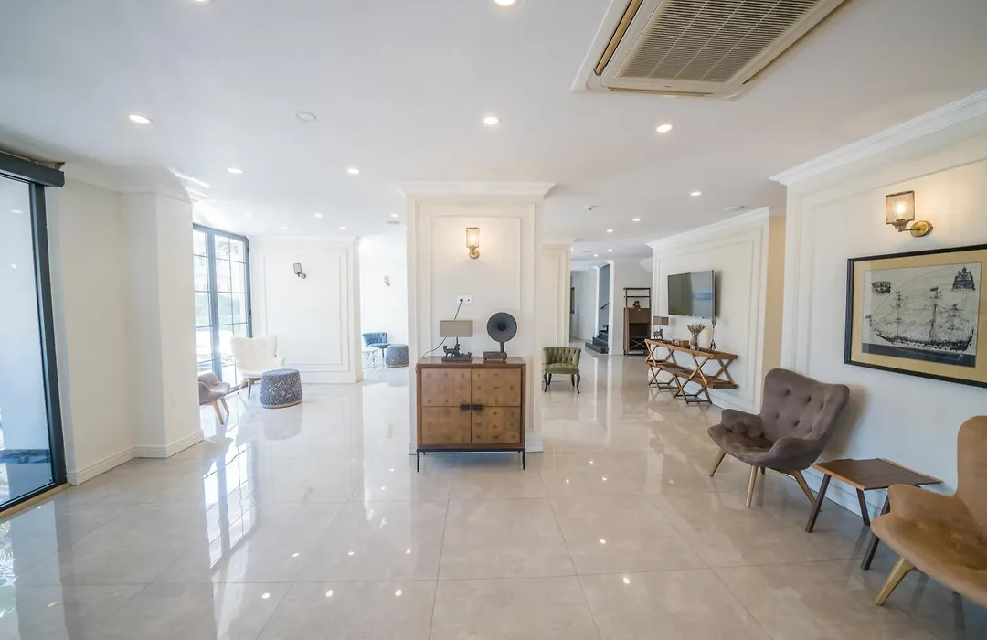 Aurasia Beach Hotel-1