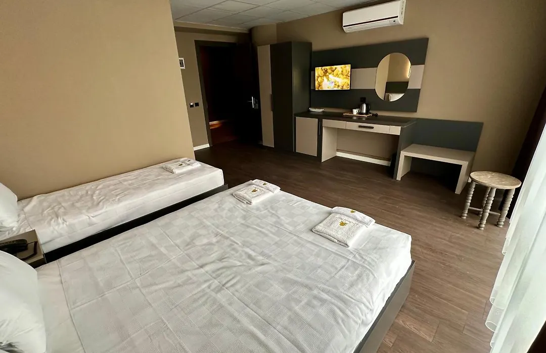 Esse Joven Hotel-1