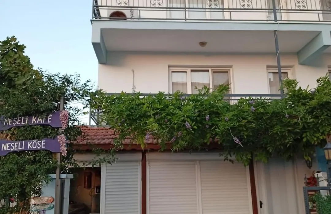 Neşelı Apart Bahçe Cafe-1